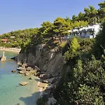 White Rocks Kefalonia لاسي